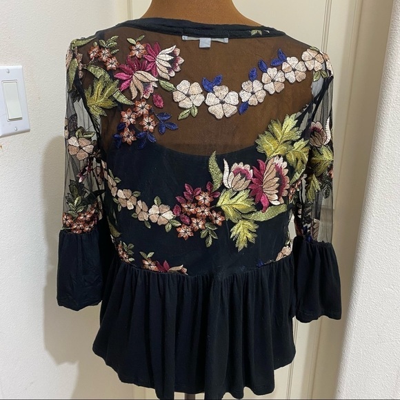 Eri + Ali Ornate Embroidered Floral
Top Small EUC - Picture 4 of 9